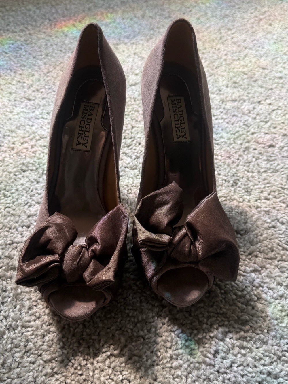 Badgley Mischka Taupe/Mauve-Grey Suede & Satin Peep-Toe Bow Pumps